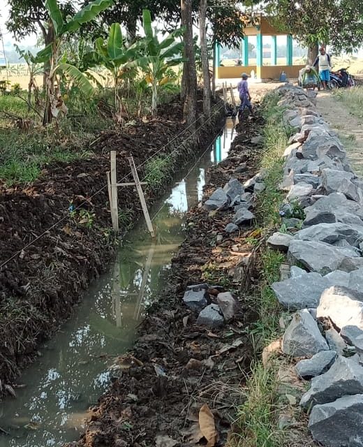 PEMBANGUNAN TEMBOK PENAHAN TANAH  BLOK BASARI Pemdes 